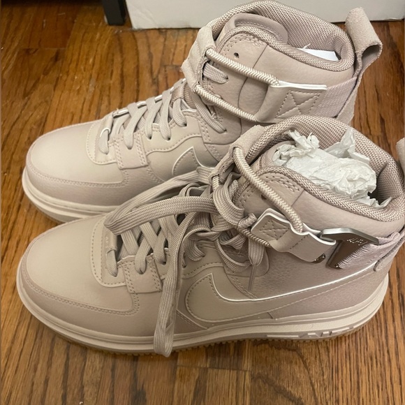 ✨ New In Box ✨ Nike Air Force 1 Hi Pink Shoes - Picture 2 of 6